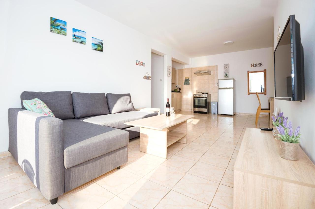 איה נאפה Mynapa Apartments מראה חיצוני תמונה